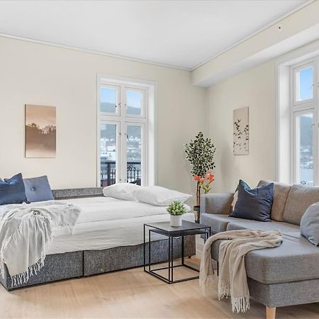 New! Huge Modern Apartment! Fit For Two Families! Bergen Ngoại thất bức ảnh