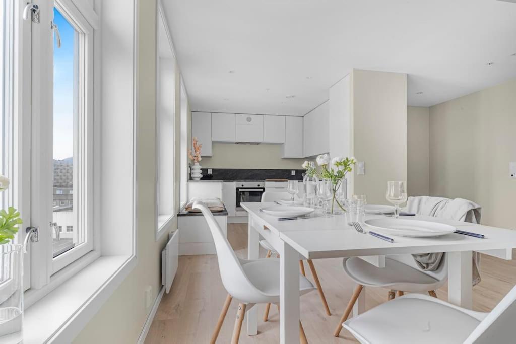 New! Huge Modern Apartment! Fit For Two Families! Bergen Ngoại thất bức ảnh