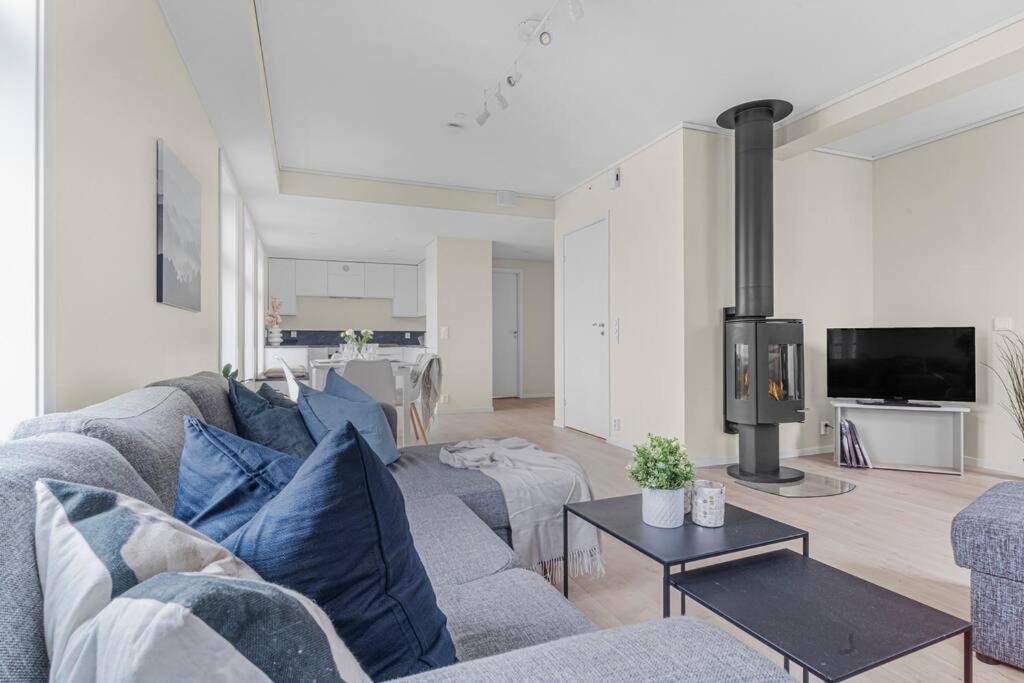 New! Huge Modern Apartment! Fit For Two Families! Bergen Ngoại thất bức ảnh