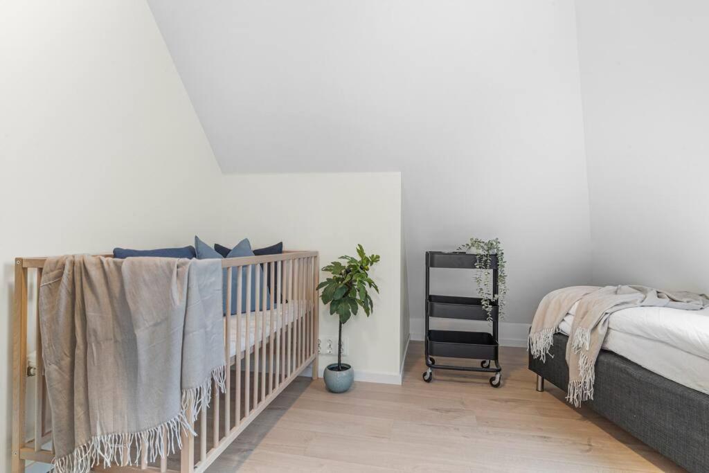 New! Huge Modern Apartment! Fit For Two Families! Bergen Ngoại thất bức ảnh