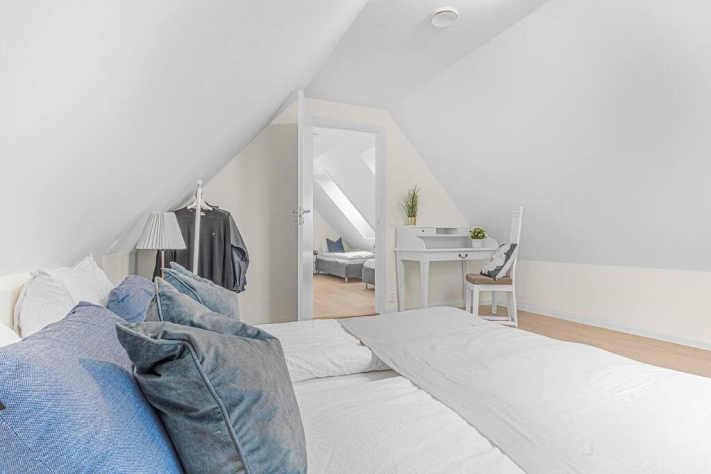 New! Huge Modern Apartment! Fit For Two Families! Bergen Ngoại thất bức ảnh