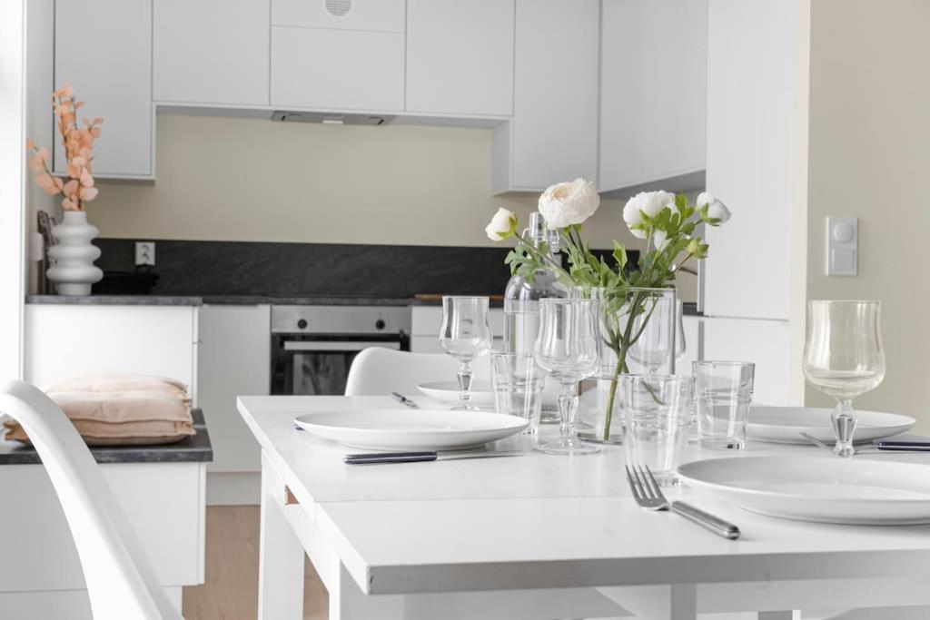 New! Huge Modern Apartment! Fit For Two Families! Bergen Ngoại thất bức ảnh